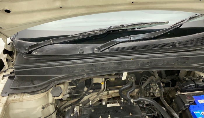 2017 Hyundai Creta SX PLUS AT 1.6 PETROL, Petrol, Automatic, 96,743 km, Bonnet (hood) - Cowl vent panel has minor damage