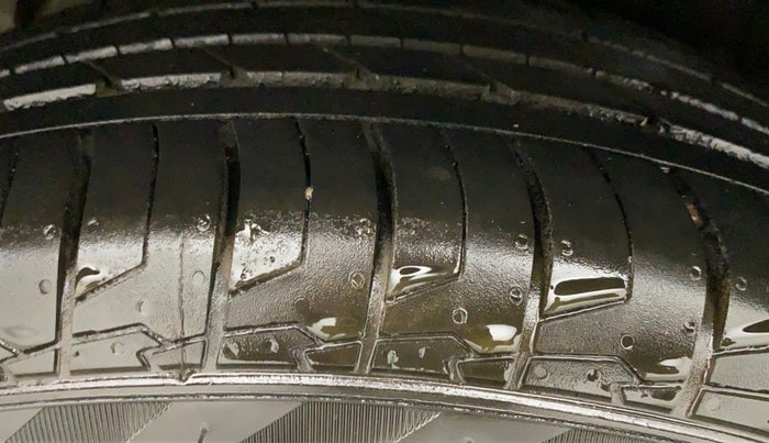 2017 Hyundai Creta SX PLUS AT 1.6 PETROL, Petrol, Automatic, 96,743 km, Right Rear Tyre Tread