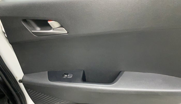 2017 Hyundai Creta SX PLUS AT 1.6 PETROL, Petrol, Automatic, 96,743 km, Right rear window switch / handle - Switch/handle not functional
