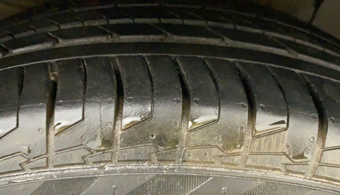 2017 Hyundai Creta SX PLUS AT 1.6 PETROL, Petrol, Automatic, 96,743 km, Right Front Tyre Tread
