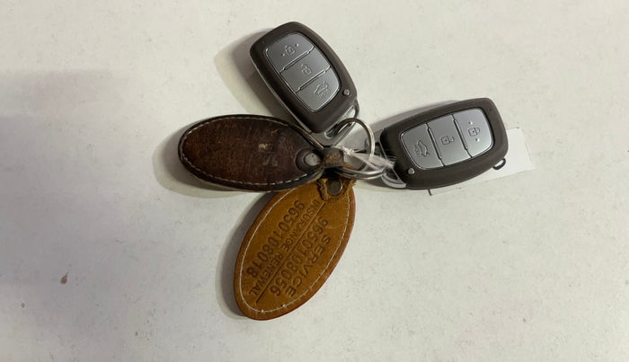 2023 Hyundai AURA SX 1.2 CNG, CNG, Manual, 61,512 km, Key Close Up