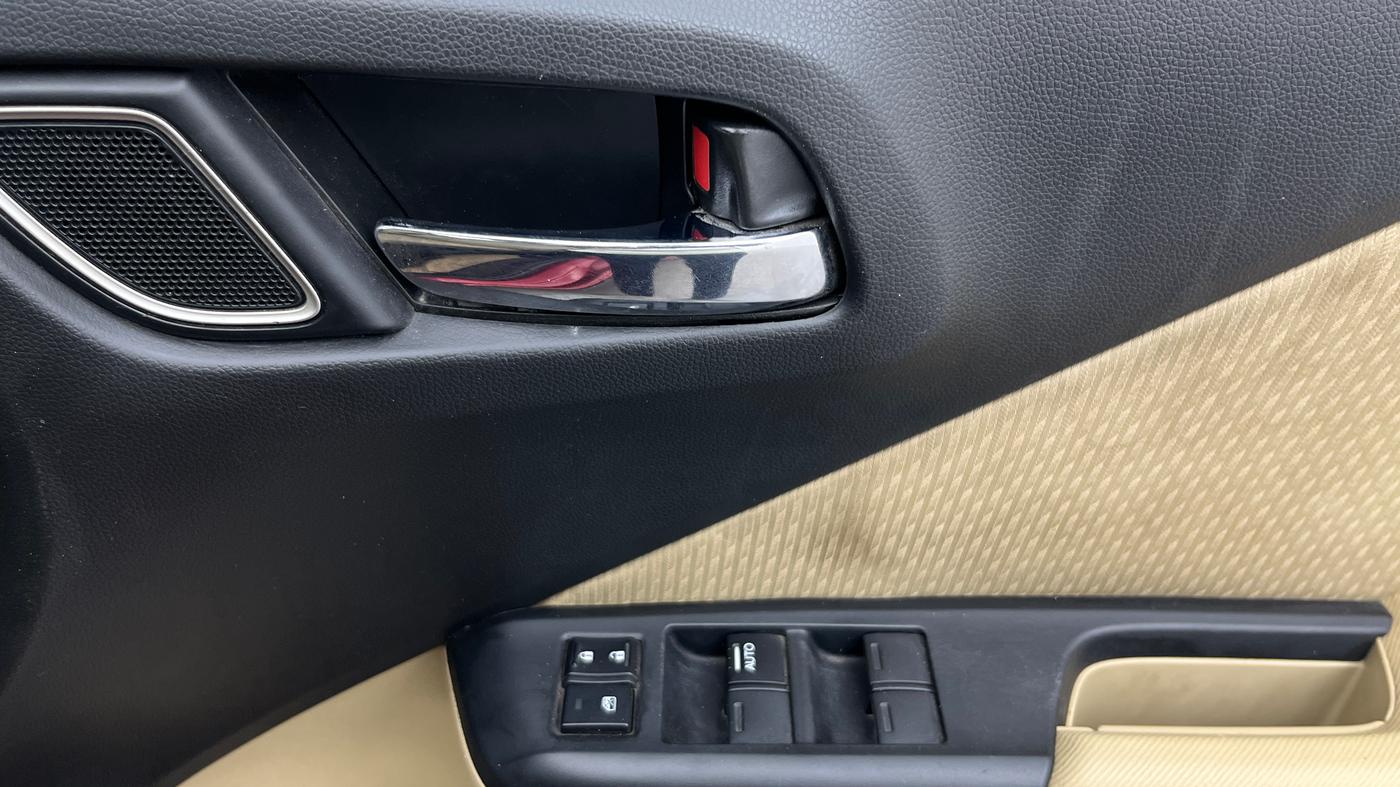 2020 Honda City 1.5L I-VTEC V MT, Petrol, Manual, 65,096 km, Driver Side Door Panels Control