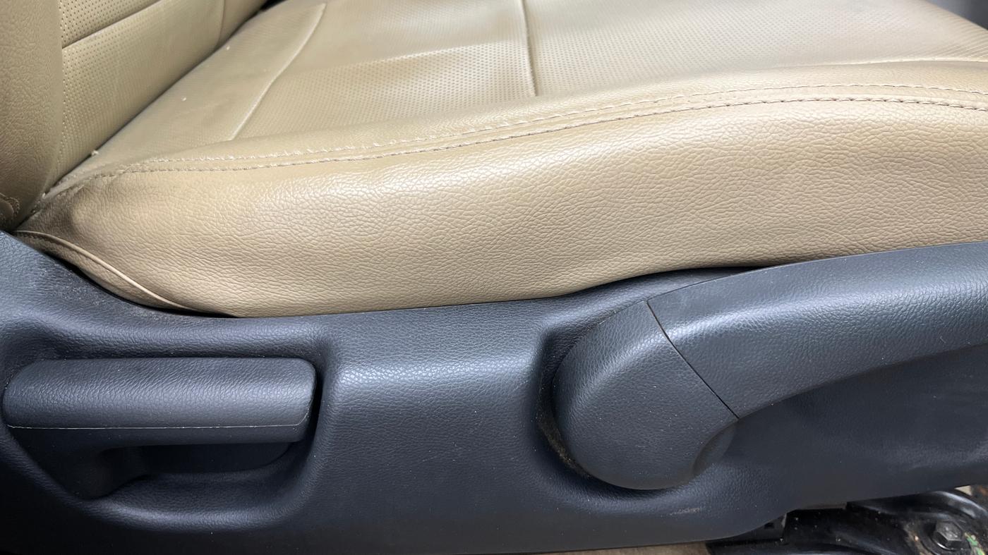 2020 Honda City 1.5L I-VTEC V MT, Petrol, Manual, 65,096 km, Driver Side Adjustment Panel