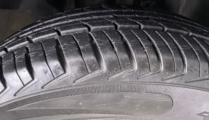 2016 Renault Kwid RXT, Petrol, Manual, 34,711 km, Right Front Tyre Tread