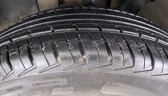 2016 Renault Kwid RXT, Petrol, Manual, 34,711 km, Left Front Tyre Tread