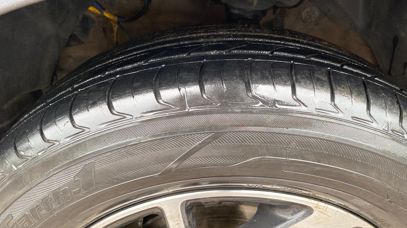 2022 Mahindra XUV300 W8 (O) 1.2 PETROL, Petrol, Manual, 56,741 km, Left Front Tyre Tread