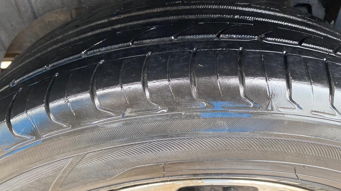 2022 Mahindra XUV300 W8 (O) 1.2 PETROL, Petrol, Manual, 56,741 km, Right Rear Tyre Tread