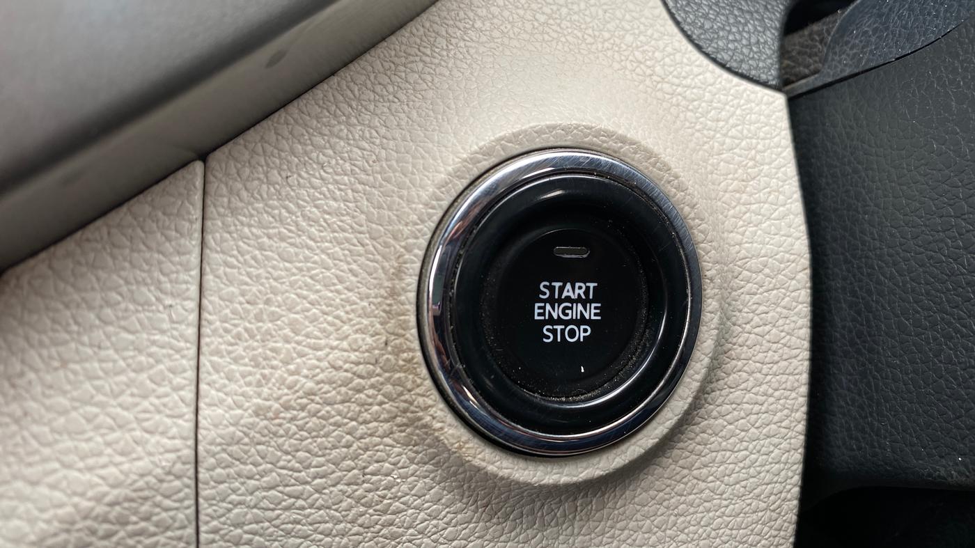 2022 Mahindra XUV300 W8 (O) 1.2 PETROL, Petrol, Manual, 56,741 km, Keyless Start/ Stop Button