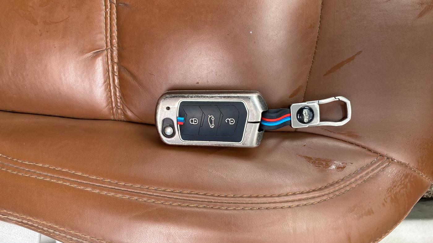 2022 Mahindra XUV300 W8 (O) 1.2 PETROL, Petrol, Manual, 56,741 km, Key Close Up