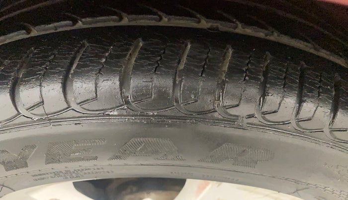 2013 Hyundai New Elantra 1.8 SX MT VTVT, Petrol, Manual, 34,857 km, Left Front Tyre Tread