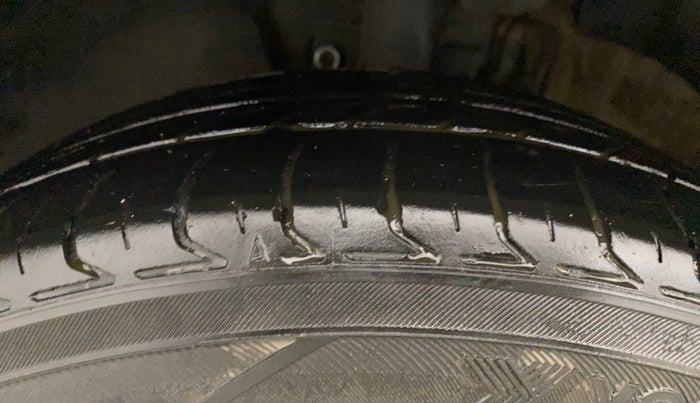 2017 Volkswagen Polo HIGHLINE1.2L, Petrol, Manual, 98,037 km, Left Front Tyre Tread