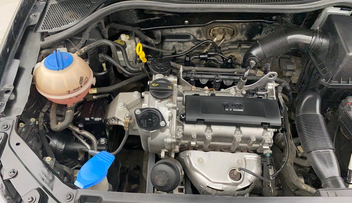 2017 Volkswagen Polo HIGHLINE1.2L, Petrol, Manual, 98,037 km, Engine View - Right