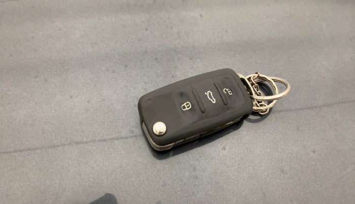 2017 Volkswagen Polo HIGHLINE1.2L, Petrol, Manual, 98,037 km, Key Close Up