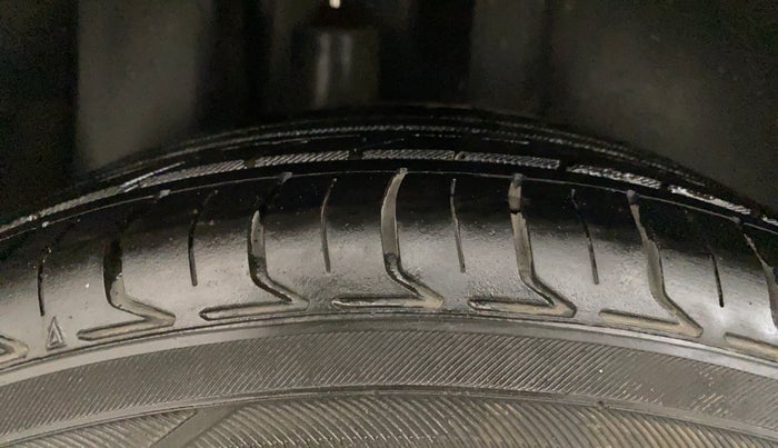 2017 Volkswagen Polo HIGHLINE1.2L, Petrol, Manual, 98,037 km, Right Rear Tyre Tread