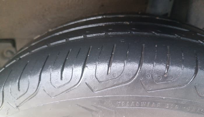 2014 Maruti Ritz VXI, Petrol, Manual, 64,908 km, Left Rear Tyre Tread