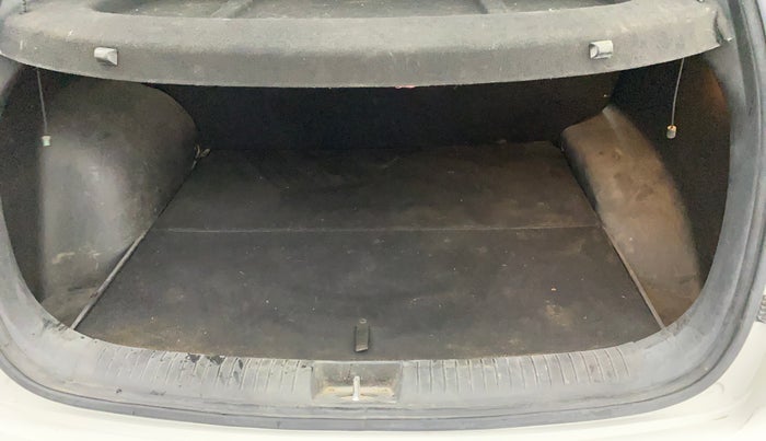 2016 Hyundai Creta SX PLUS 1.6 PETROL, Petrol, Manual, 84,413 km, Boot Inside