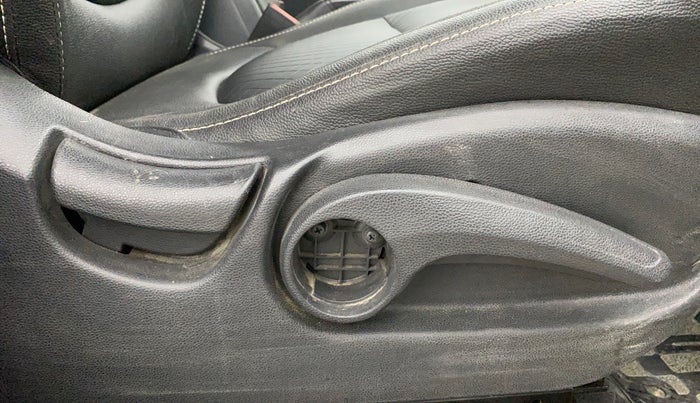 2016 Hyundai Creta SX PLUS 1.6 PETROL, Petrol, Manual, 84,413 km, Driver Side Adjustment Panel