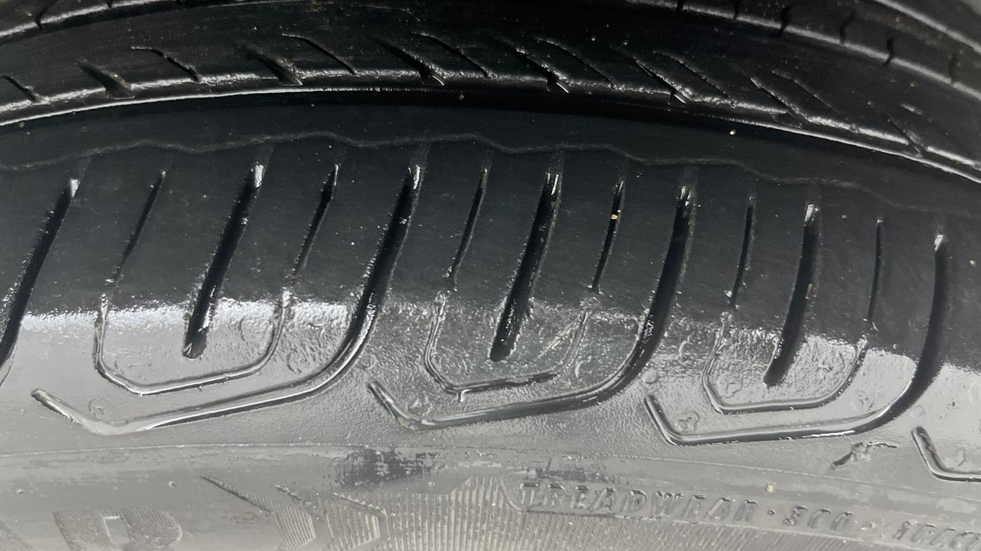 2022 Volkswagen TAIGUN TOPLINE 1.0 TSI AT, Petrol, Automatic, 27,592 km, Left Rear Tyre Tread