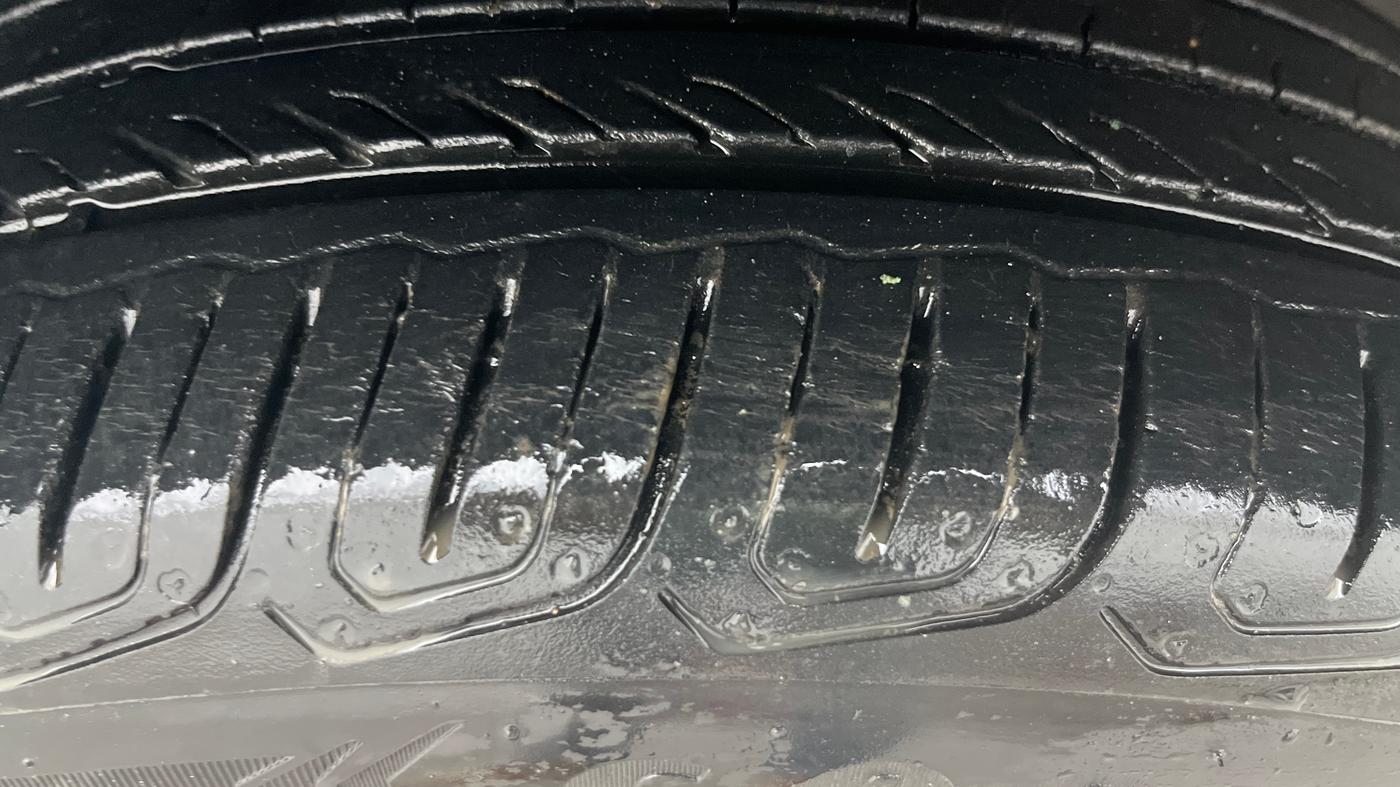 2022 Volkswagen TAIGUN TOPLINE 1.0 TSI AT, Petrol, Automatic, 27,592 km, Right Front Tyre Tread