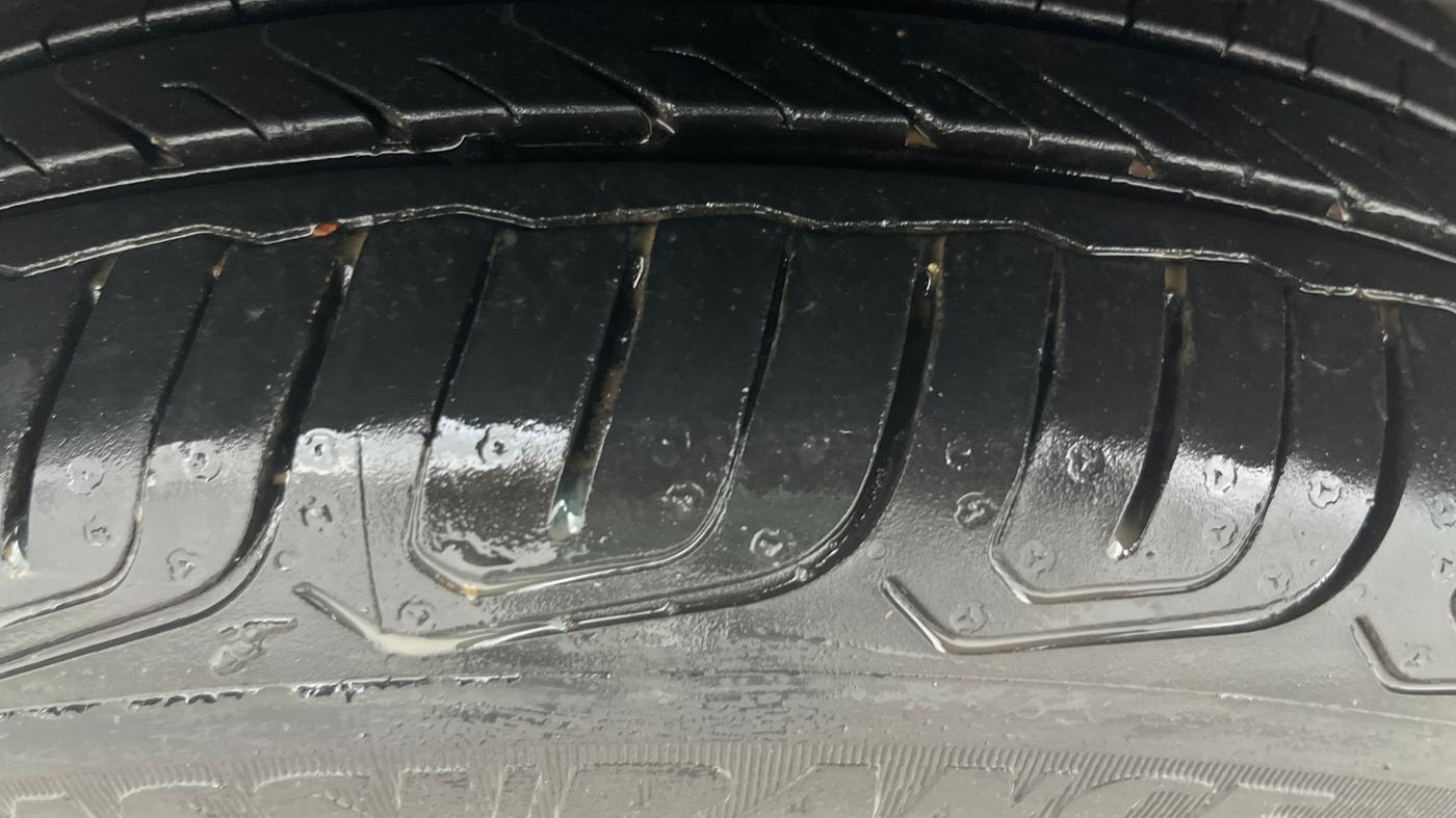 2022 Volkswagen TAIGUN TOPLINE 1.0 TSI AT, Petrol, Automatic, 27,592 km, Left Front Tyre Tread