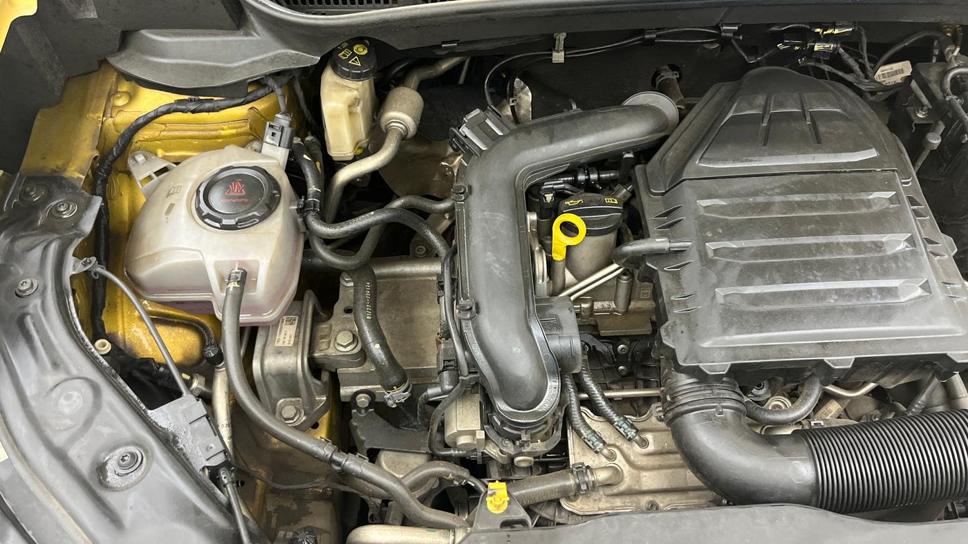 2022 Volkswagen TAIGUN TOPLINE 1.0 TSI AT, Petrol, Automatic, 27,592 km, Engine View - Right