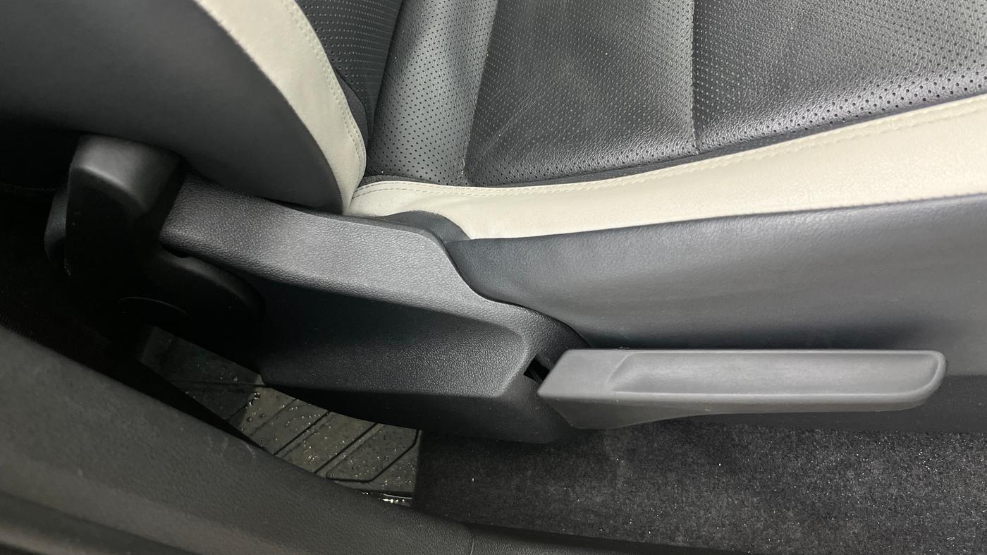 2022 Volkswagen TAIGUN TOPLINE 1.0 TSI AT, Petrol, Automatic, 27,592 km, Driver Side Adjustment Panel