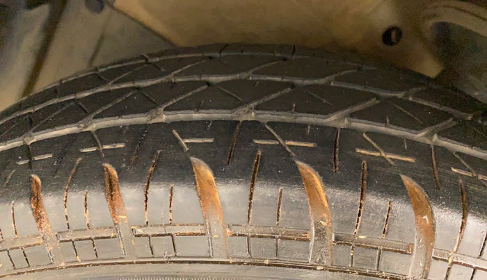 2011 Maruti Swift VXI, Petrol, Manual, 54,923 km, Left Front Tyre Tread