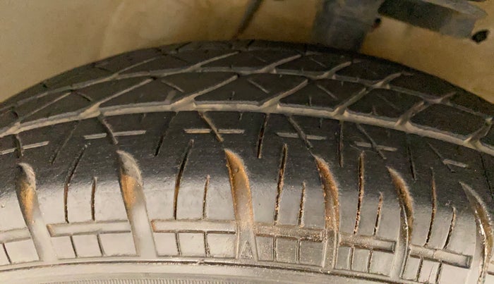 2011 Maruti Swift VXI, Petrol, Manual, 54,923 km, Right Front Tyre Tread