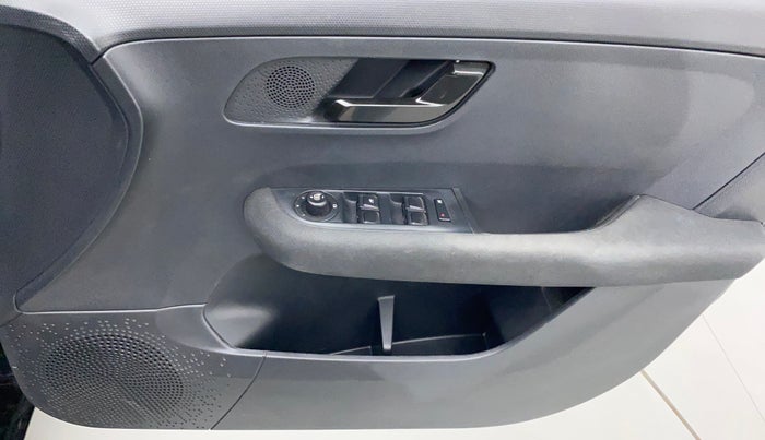 2022 Tata ALTROZ XZ PLUS PETROL DARK EDITION, Petrol, Manual, 14,242 km, Driver Side Door Panels Control