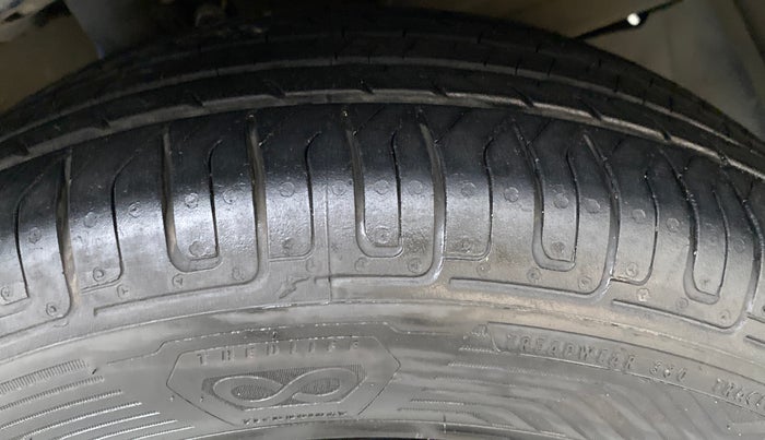 2019 Maruti XL6 ALPHA SHVS  MT, Petrol, Manual, 27,744 km, Right Front Tyre Tread