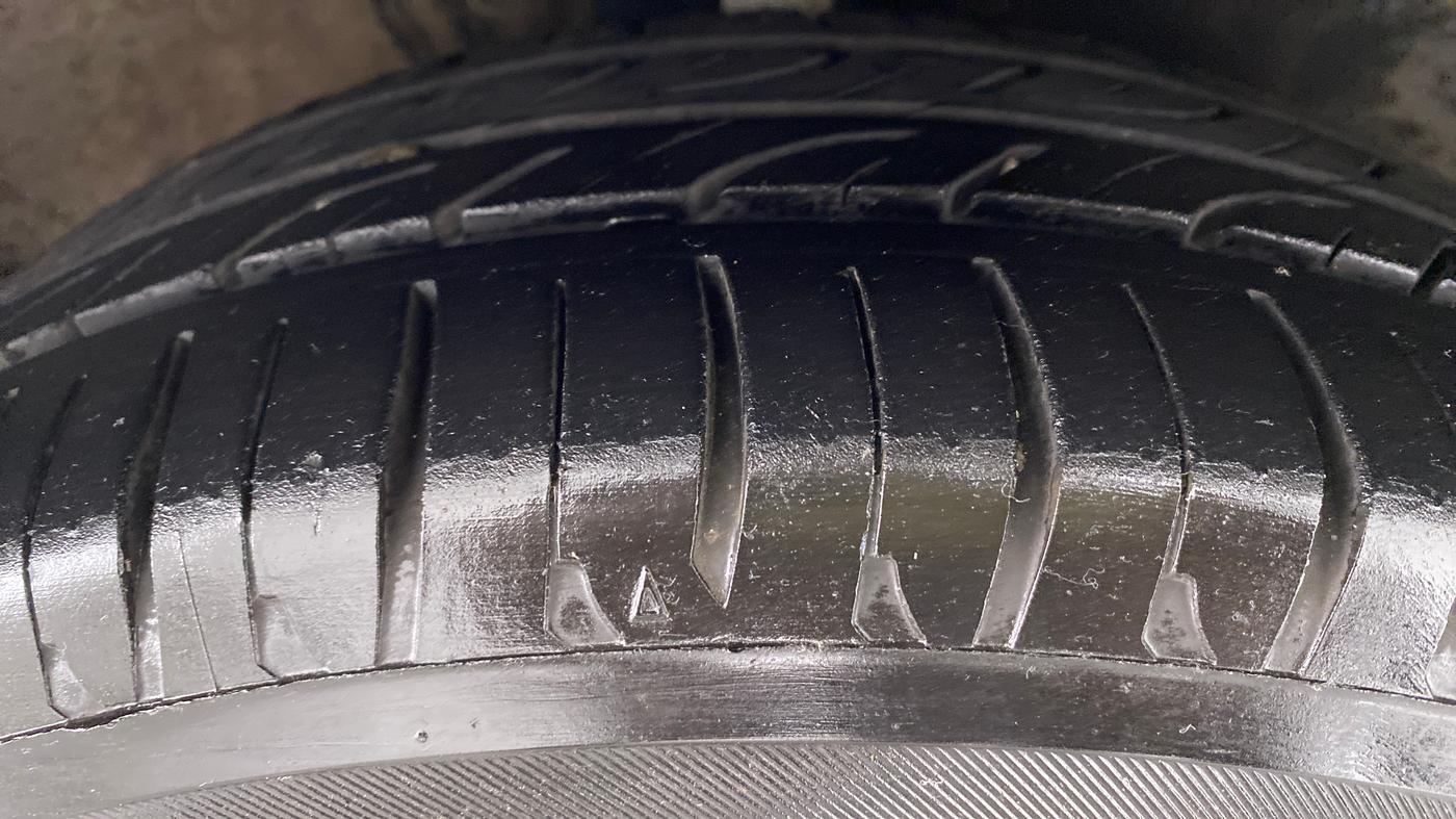 2015 Volkswagen Polo HIGHLINE1.2L PETROL, Petrol, Manual, 77,007 km, Right Front Tyre Tread