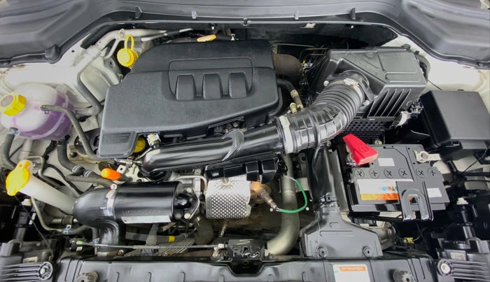 2020 Mahindra XUV300 1.2 W6 MT, Petrol, Manual, 18,028 km, Open Bonet