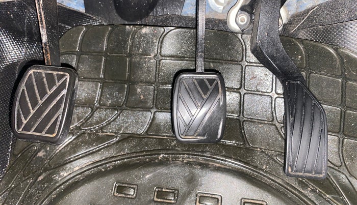 2017 Maruti Swift LXI (O), Petrol, Manual, 95,371 km, Pedals