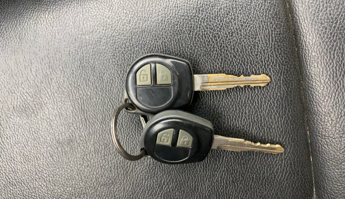 2017 Maruti Swift LXI (O), Petrol, Manual, 95,371 km, Key Close Up