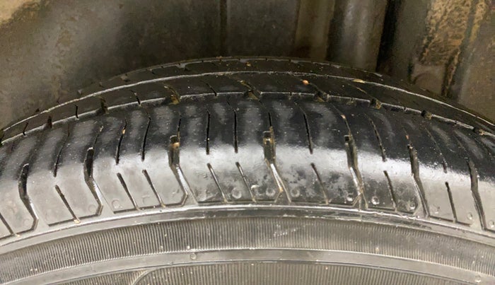 2017 Maruti Swift LXI (O), Petrol, Manual, 95,371 km, Left Rear Tyre Tread