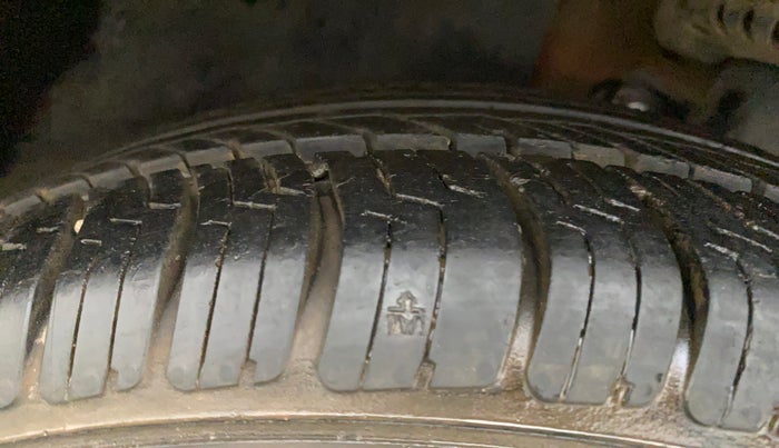 2013 Volkswagen Polo HIGHLINE1.2L, Petrol, Manual, 69,600 km, Left Front Tyre Tread