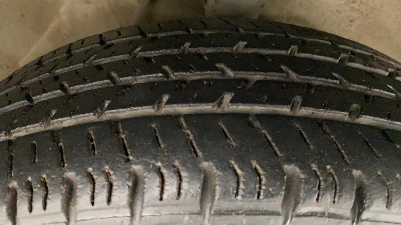 2017 Maruti Alto K10 VXI AMT, Petrol, Automatic, 27,055 km, Right Front Tyre Tread