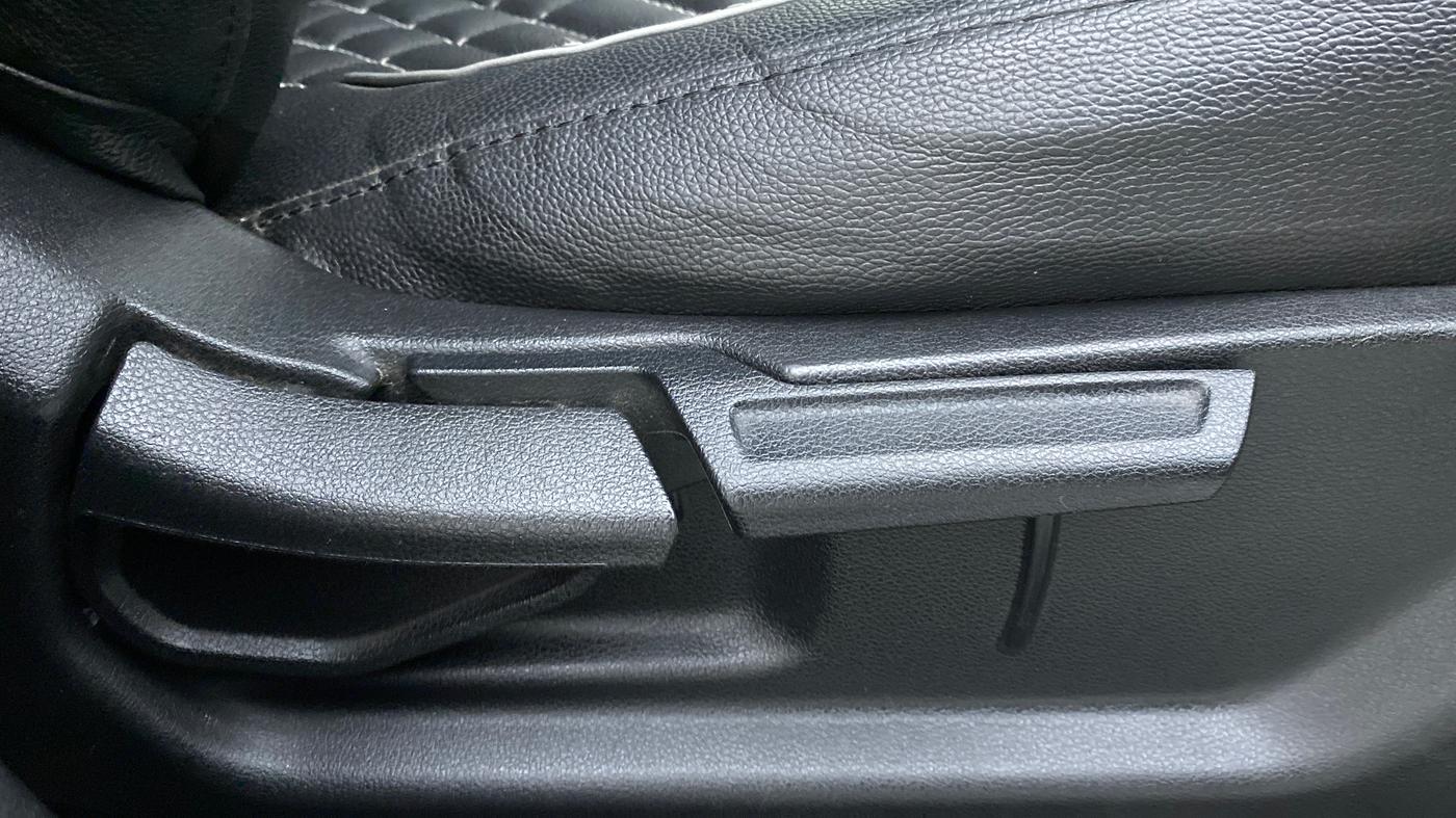 2019 Hyundai VENUE 1.0 TURBO GDI SX+ AT, Petrol, Automatic, 71,423 km, Driver Side Adjustment Panel