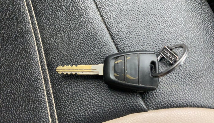 2021 Hyundai NEW SANTRO SPORTZ MT, Petrol, Manual, 80,580 km, Key Close Up