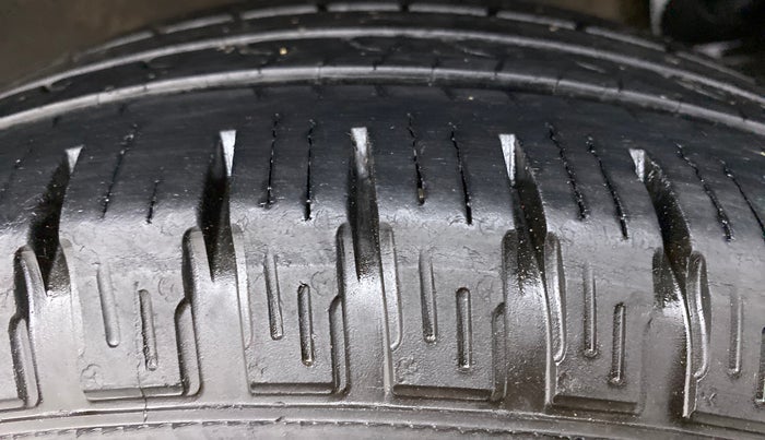 2014 Renault Duster 85 PS RXL, Diesel, Manual, 79,048 km, Left Rear Tyre Tread