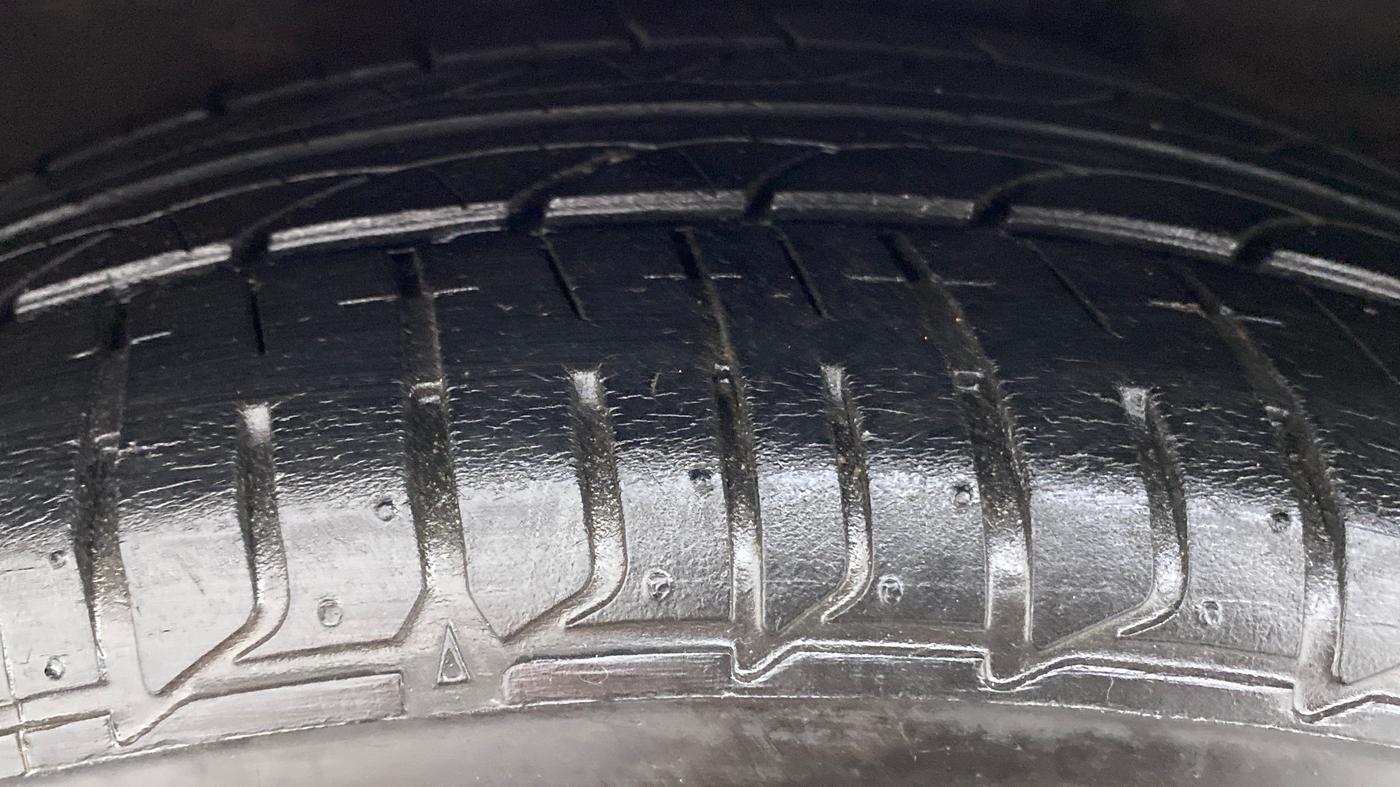 2014 Hyundai Verna FLUIDIC 1.6 VTVT SX AT, Petrol, Automatic, 32,528 km, Left Front Tyre Tread