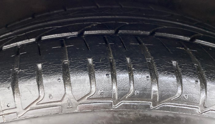 2014 Hyundai Verna FLUIDIC 1.6 VTVT SX AT, Petrol, Automatic, 32,528 km, Left Front Tyre Tread