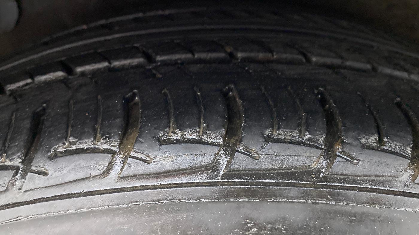 2014 Hyundai Verna FLUIDIC 1.6 VTVT SX AT, Petrol, Automatic, 32,528 km, Right Rear Tyre Tread