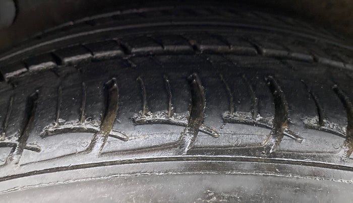 2014 Hyundai Verna FLUIDIC 1.6 VTVT SX AT, Petrol, Automatic, 32,528 km, Right Rear Tyre Tread