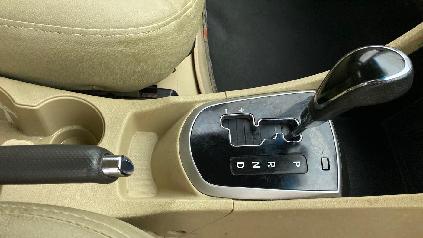 2014 Hyundai Verna FLUIDIC 1.6 VTVT SX AT, Petrol, Automatic, 32,528 km, Gear Lever