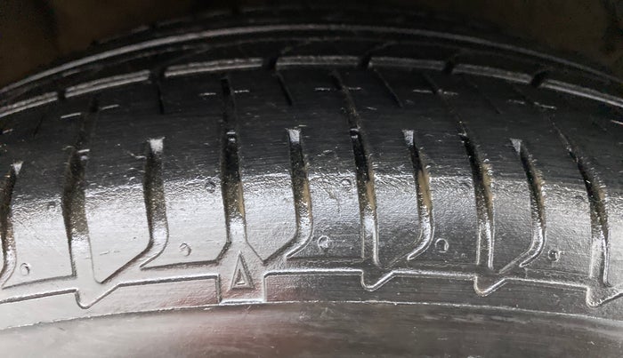 2014 Hyundai Verna FLUIDIC 1.6 VTVT SX AT, Petrol, Automatic, 32,528 km, Right Front Tyre Tread