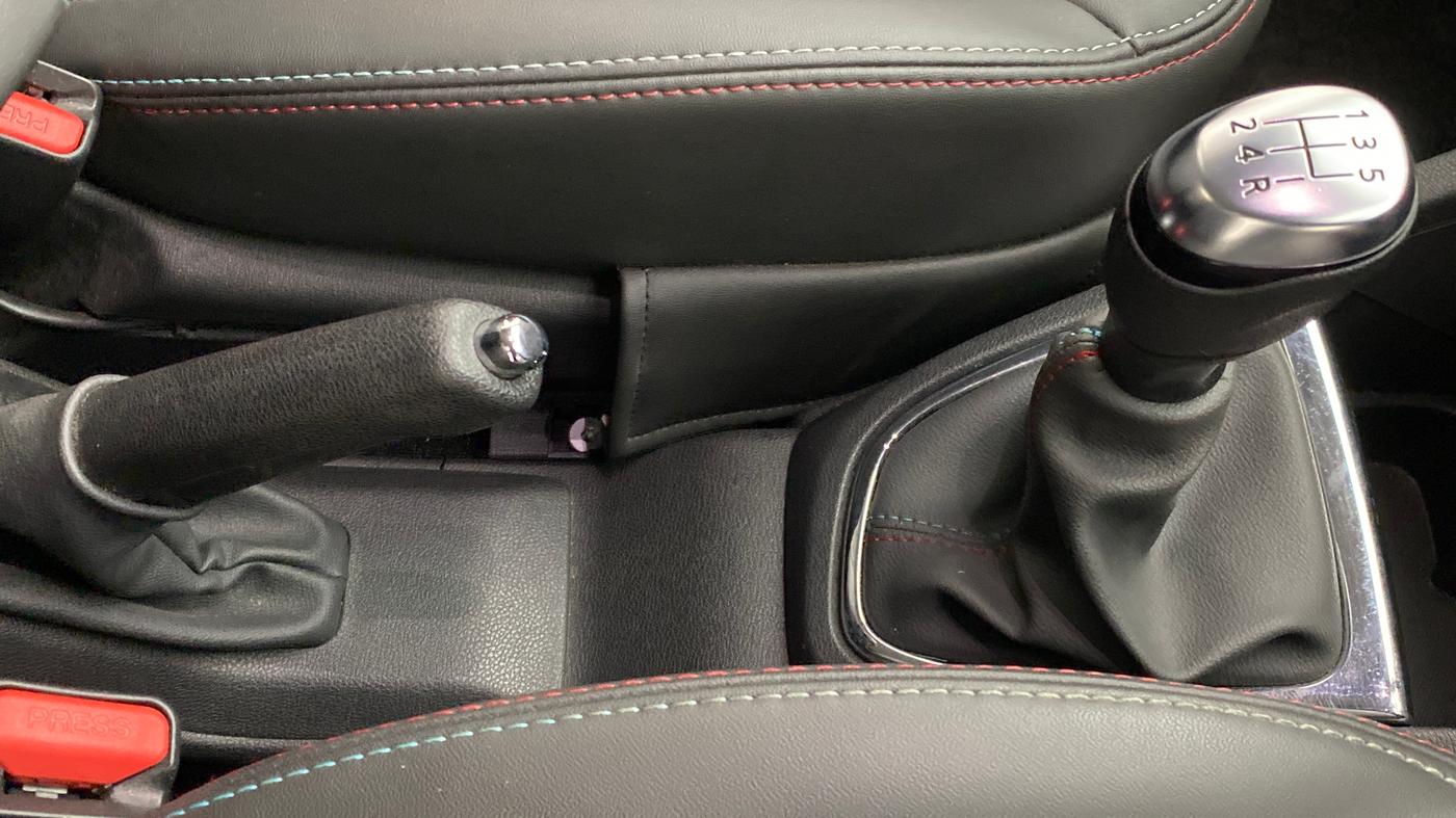 2019 Renault Captur PLATINE PETROL DUAL TONE, Petrol, Manual, 26,583 km, Gear Lever