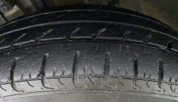 2017 Renault Kwid RXT, Petrol, Manual, 18,340 km, Left Rear Tyre Tread