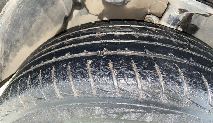 2016 Nissan Terrano XL (P), Petrol, Manual, 38,186 km, Left Front Tyre Tread