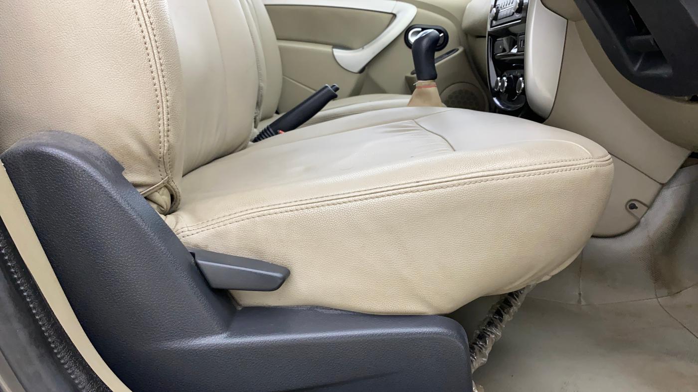 2016 Nissan Terrano XL (P), Petrol, Manual, 38,251 km, Driver Side Adjustment Panel
